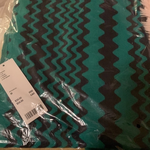 UO Tallulah Notched Sweater Skirt new with tags sold out size M - Picture 6 of 6